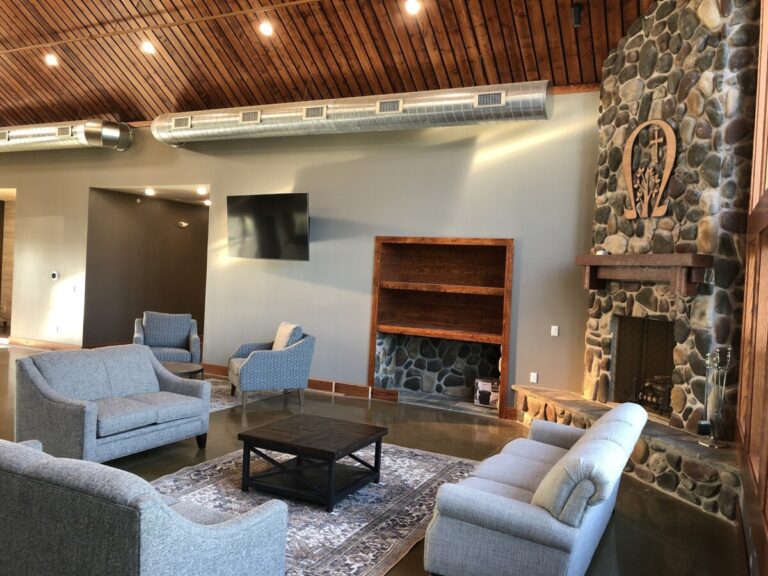 Lobby IMG 4097 REV 768x576