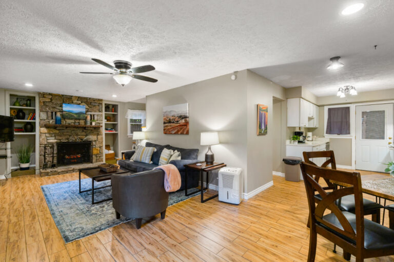 Base living area 768x512