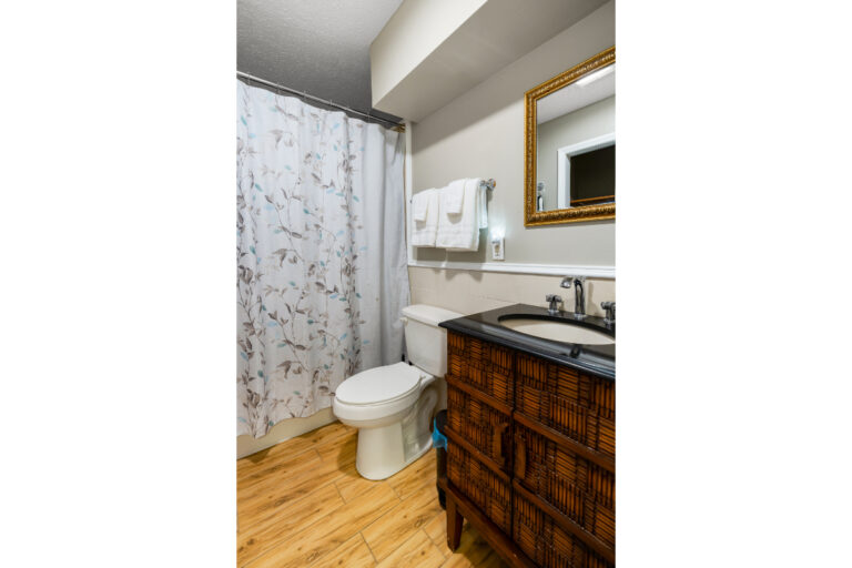 Summit bathroom 1 768x512