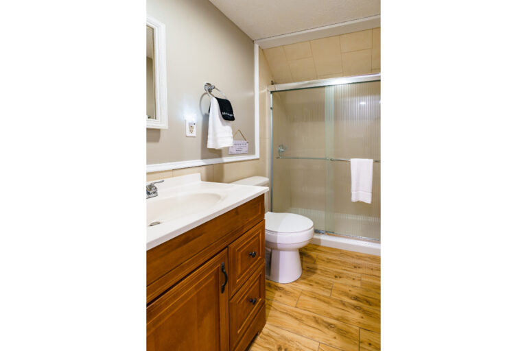 Summit bathroom 2 768x512