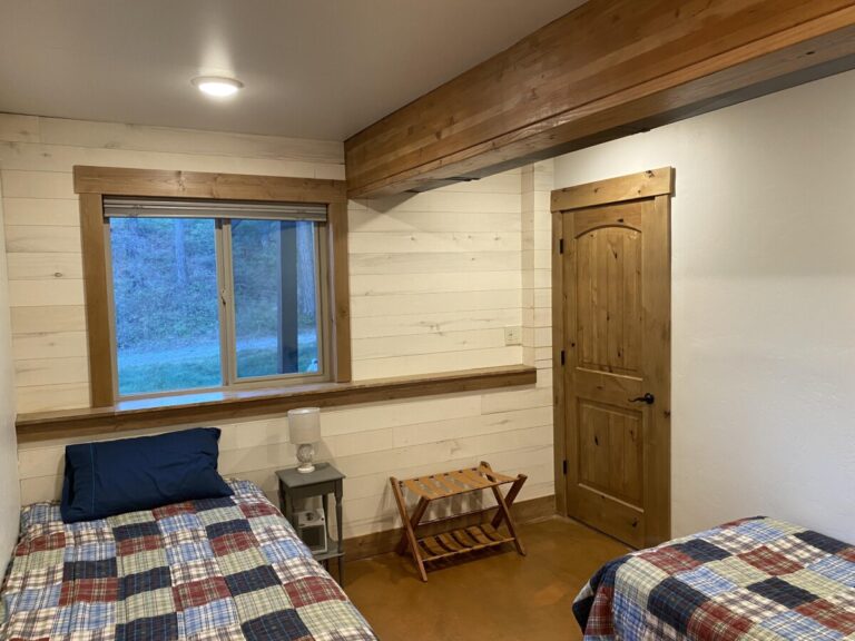 Twin room 9.4.22 768x576