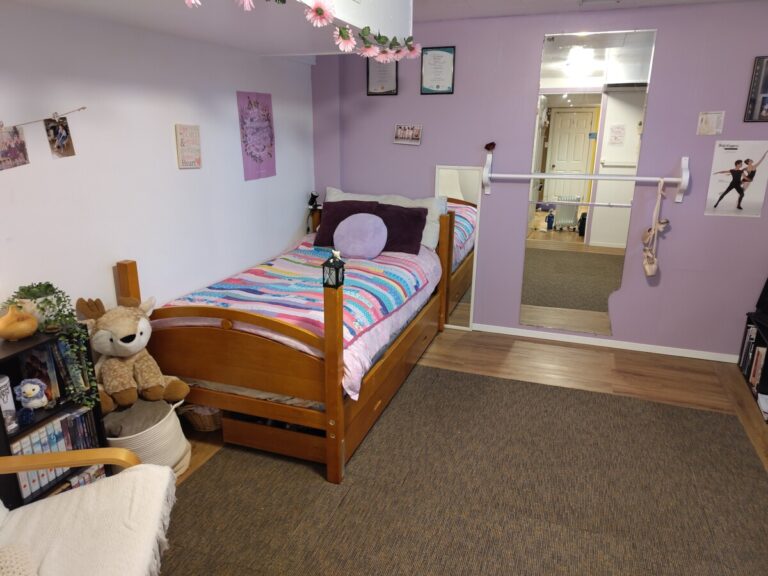 Avigails bedroom 1 768x576