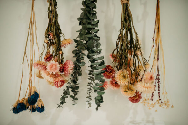 northfarthing farms cottage jonesville michigan dried flower decorations 600x399 1